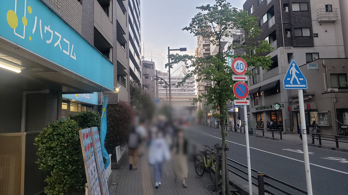 ハウスコムサンの看板からすこしお進みください。