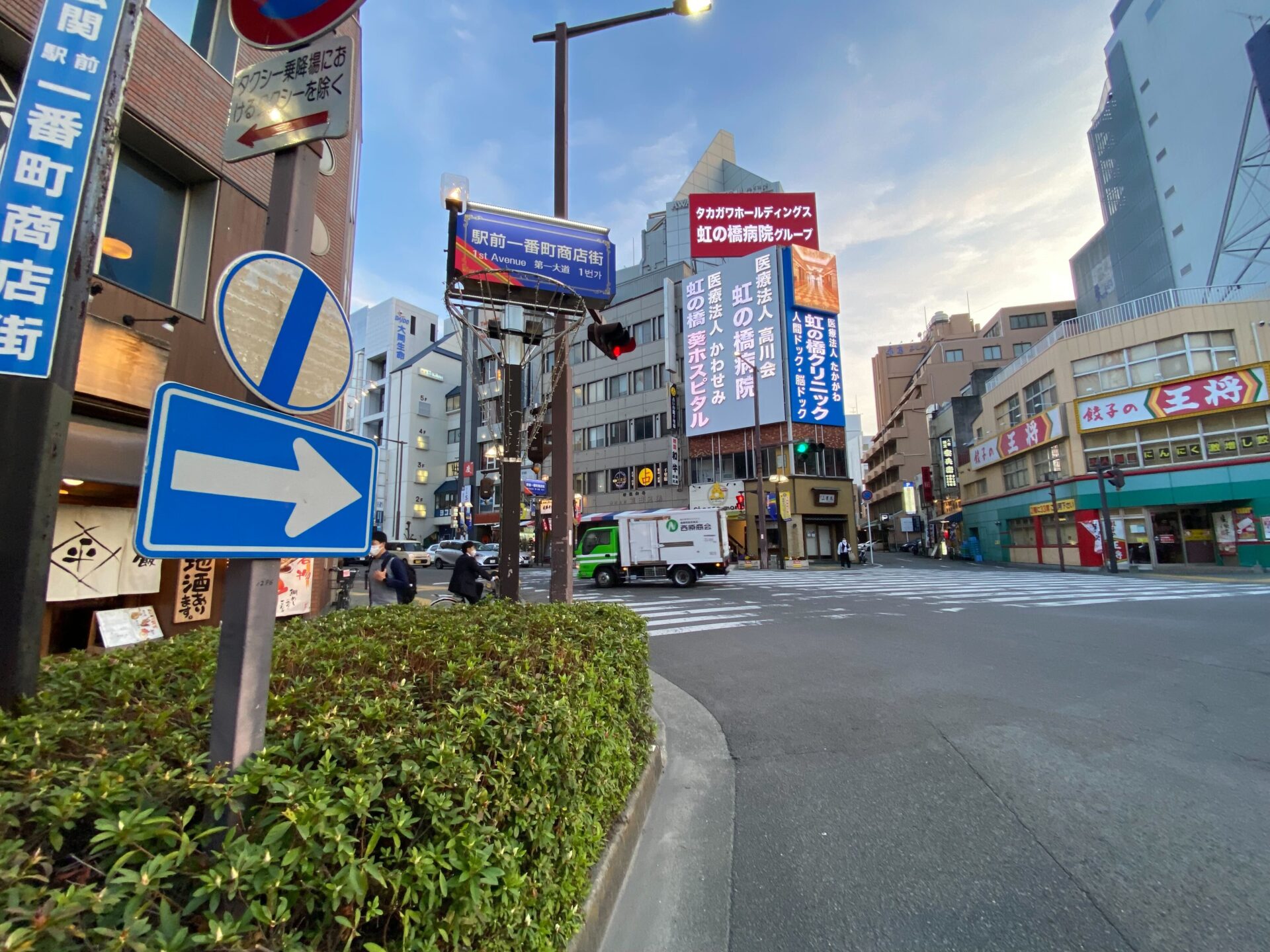 交差点を渡ります。