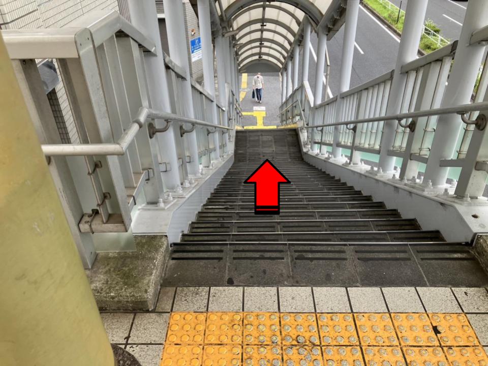 階段を降ります。