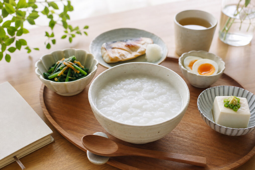 おかゆダイエットは痩せる？ご飯とのカロリー差・適量・失敗しない食べ方を解説のアイキャッチ画像